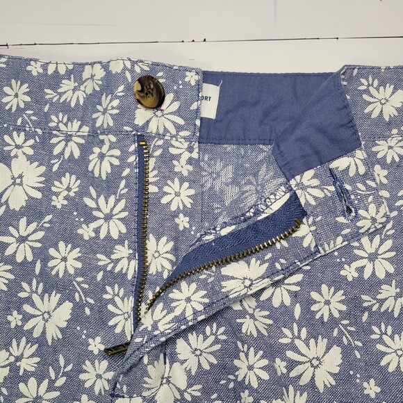 Old Navy Everyday Short high rise chambray blue floral size 4 NWOT - Picture 2 of 8